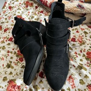Black Universal Thread western bootie